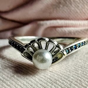 Elegant Silver Pearl Ring
